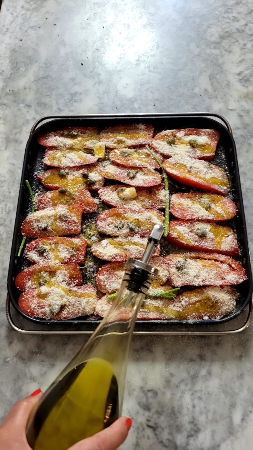 Pomodori San Marzano a fette gratinati in friggitrice ad aria con tonno e olive