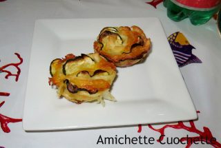 roselline di pasta sfoglia con zucchine e formaggio