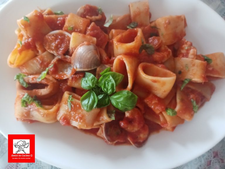 Calamarata Con Sugo Di Gamberi Calamari E Vongole Veraci Amici In Cucina