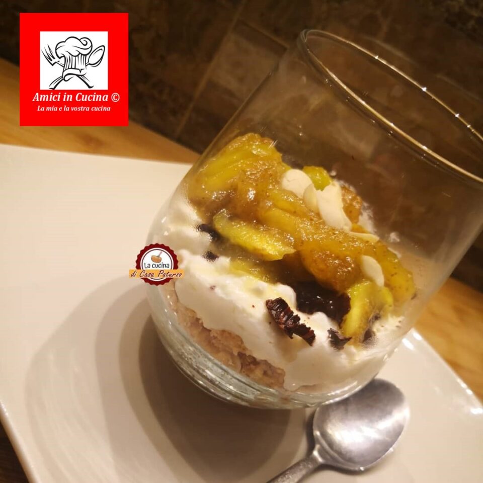 Cheesecake ai fichi al bicchiere con ricotta e fichi caramellati