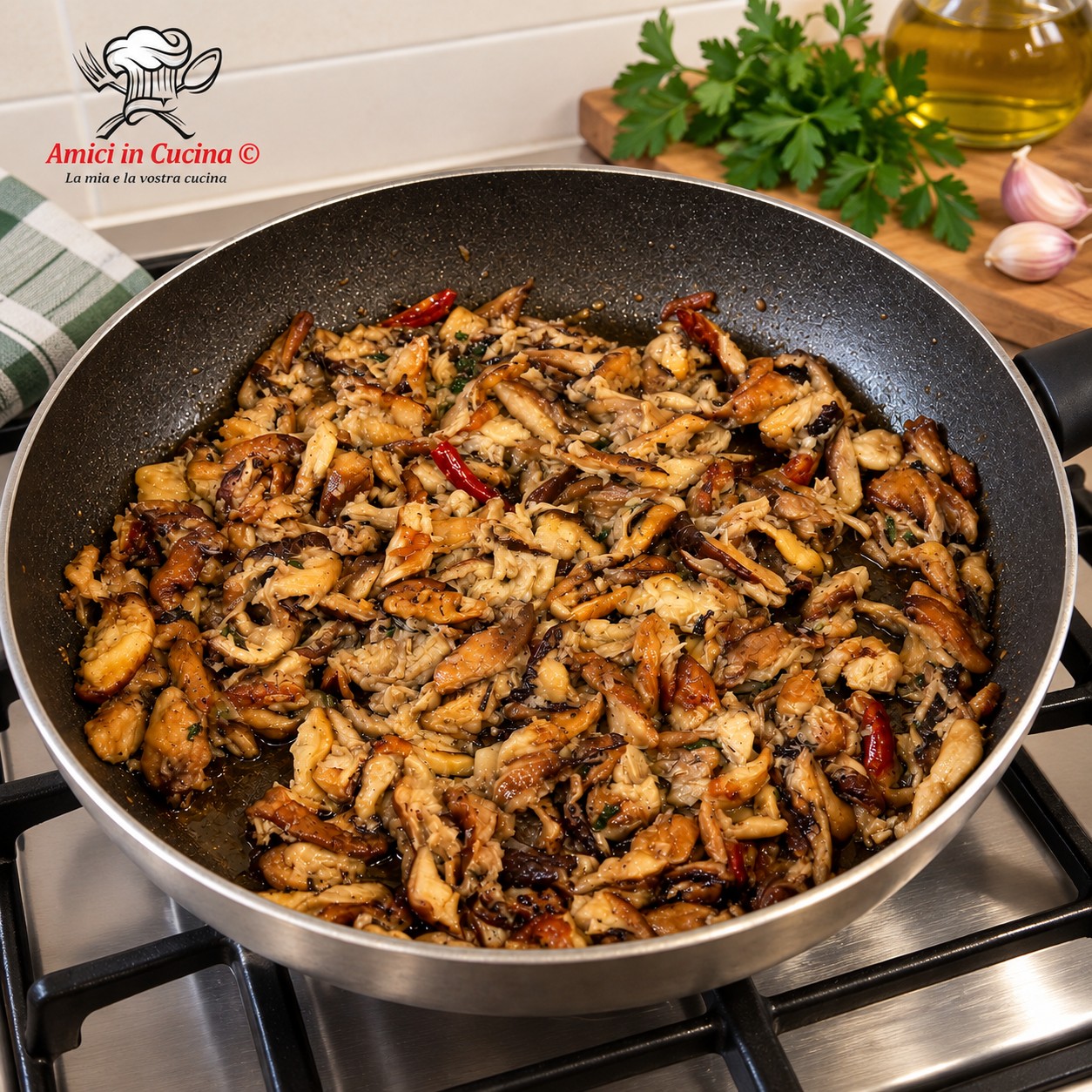 Padellata di funghi mazze di tamburo trifolati con prezzemolo fresco e peperoncino preparati da Anna Rita