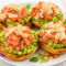 Bruschette gourmet con tartare di salmone fresco marinato, avocado e grana