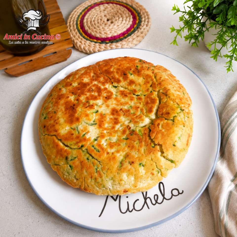 Focaccia di zucchine cotta in padella farcita con salame e provola