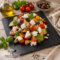 Insalata di Pollo alla Greca: Ricetta Fresca, Proteica e Perfetta per l'Estate