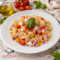 Pasta Fredda all'Insalata con Pomodorini, Mozzarella, Prosciutto, Würstel e Mais: Ricetta Estiva Facile e Gustosa