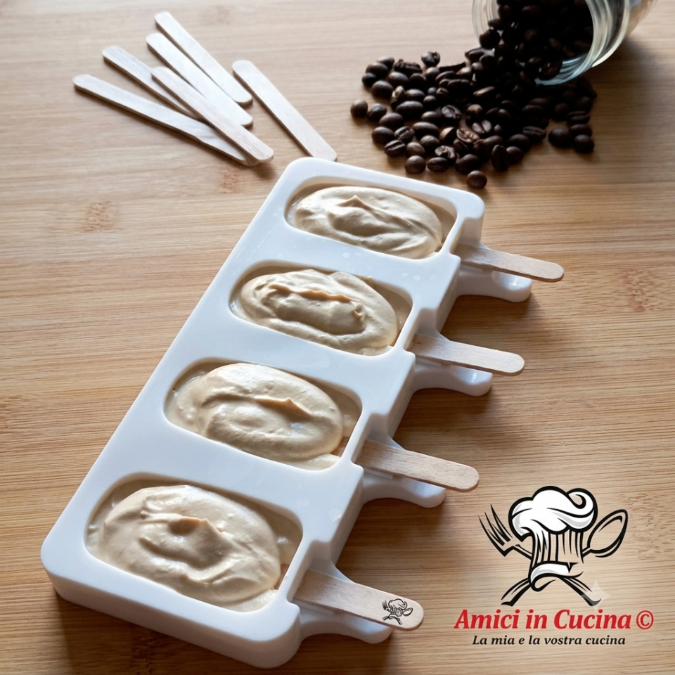 Procedimento passo passo dei gelati fatti in casa senza gelatiera.