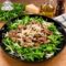 Straccetti con funghi champignon, rucola e scaglie di Parmigiano