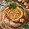 La Zuppa dello Gnomo: farro e funghi porcini serviti nel nido di pane