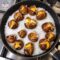 Castagne in padella col sale: il trucco geniale per sbucciarle in un secondo