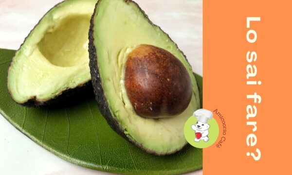 Come tagliare l’avocado in modo semplice e veloce