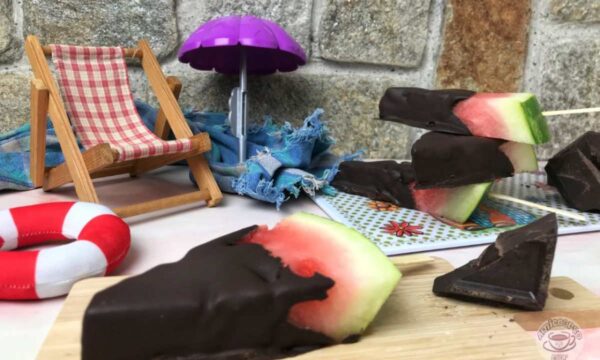 Anguria al cioccolato su stecco: dolce e sano!