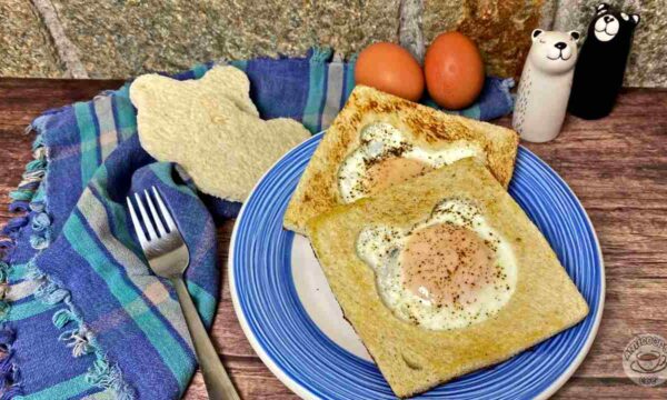 Hai mai provato l’uovo nel pane? È semplice, gustoso e persino leggero!