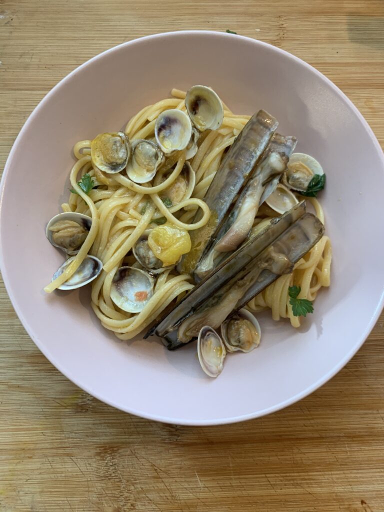 Spaghetti alle vongole ricetta napoletana passo passo Ammore, Cucina e Mandolino
