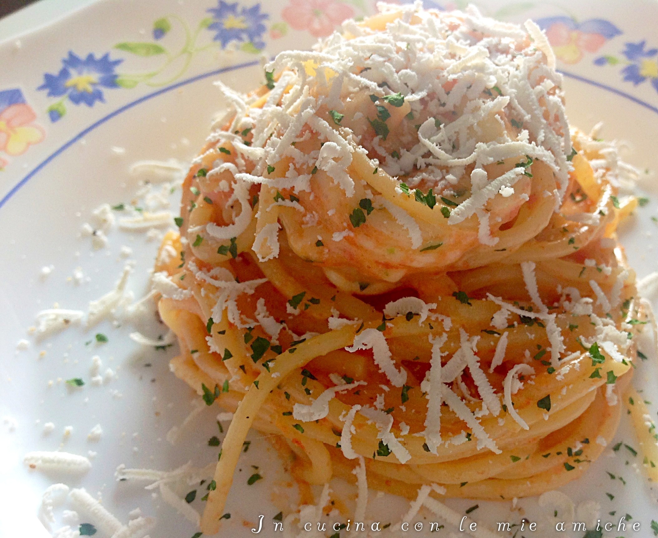 image5 Spaghetti con pomodoro,panna e scaglie di pecorino