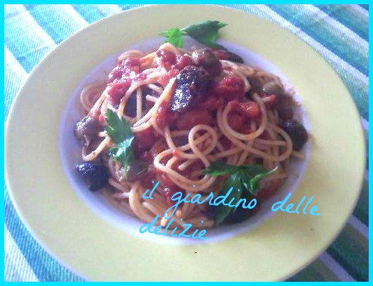 spaghetti pomodoro olive nere