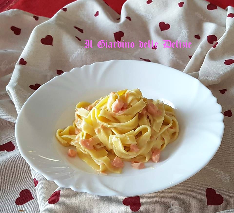 Tagliatelle al salmone e philadelphia