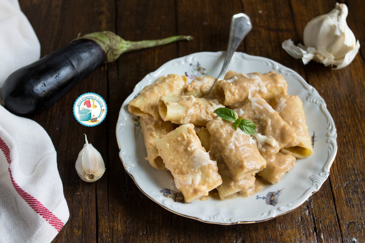 PASTA CON CREMA DI MELANZANE E PROVOLA AFFUMICATA
