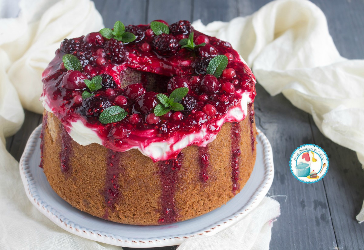 CHIFFON CAKE AI FRUTTI DI BOSCO CON FROSTING AL FORMAGGIO