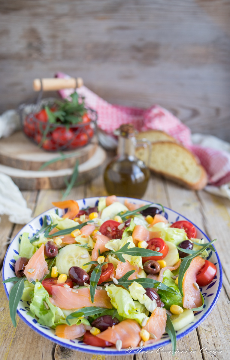 insalata con salmone e olive
