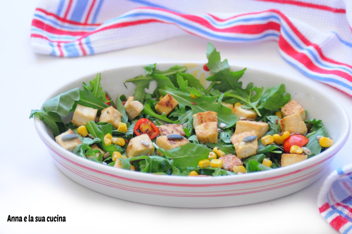 Tofu abbrustolito con rucola e semi