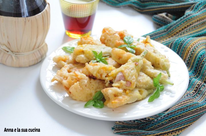 Fiori di zucca ripieni e fritti in pastella