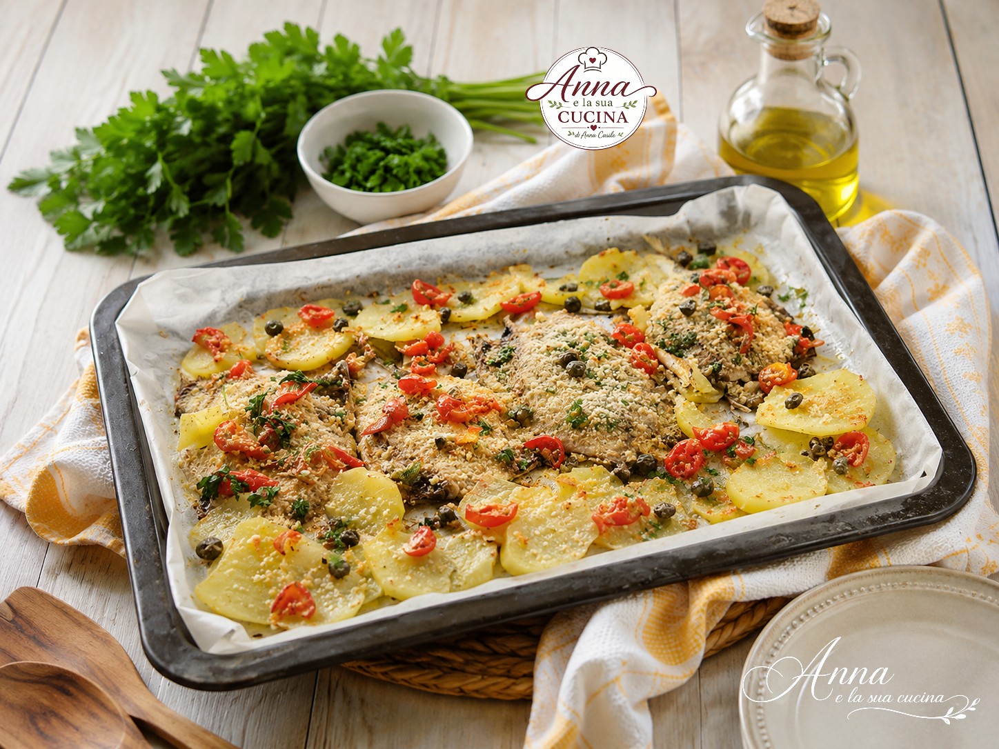 filetti di sgombro al forno con patate, pomodori e capperi