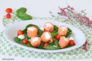 Rotolini di salmone affumicato con formaggio cremoso