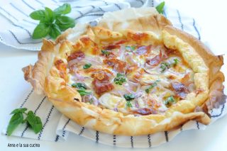 Pasta sfoglia con patate speck e cipolla