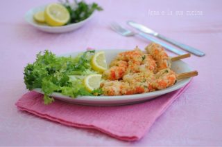 Spiedini di gamberoni gratinati al forno