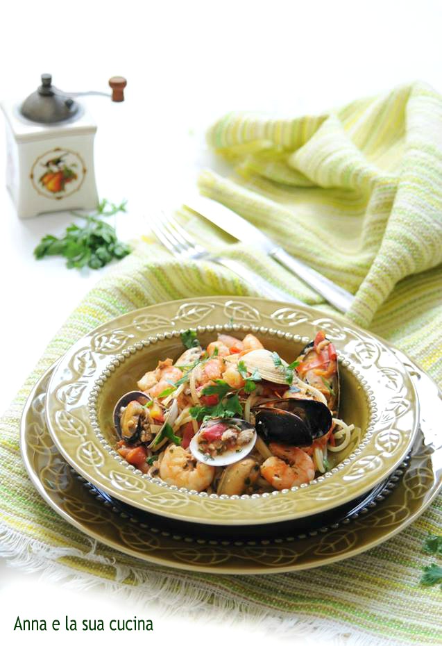 Spaghetti allo scoglio con pomodoro