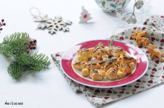 Stuzzichini natalizi di pasta sfoglia