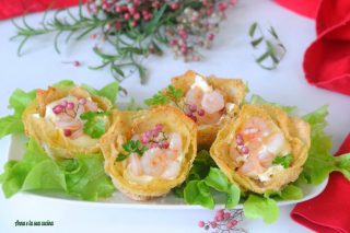 Cestini di patate ammollicate con formaggio e gamberi