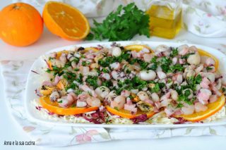 Insalata di mare con arance e insalatina