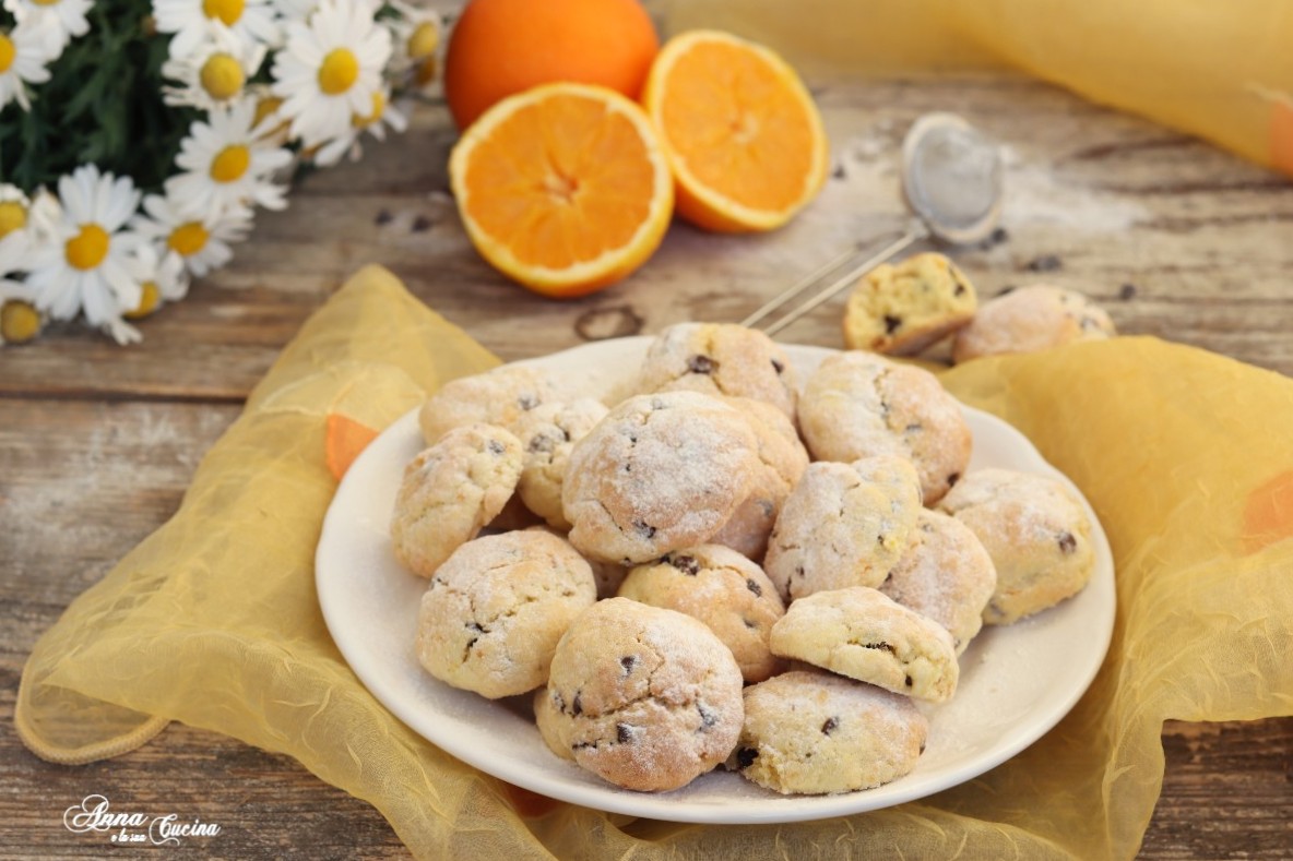 Biscotti profumati all'arancia e cioccolato
