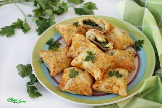 Fagottini di sfoglia con spinaci e formaggio