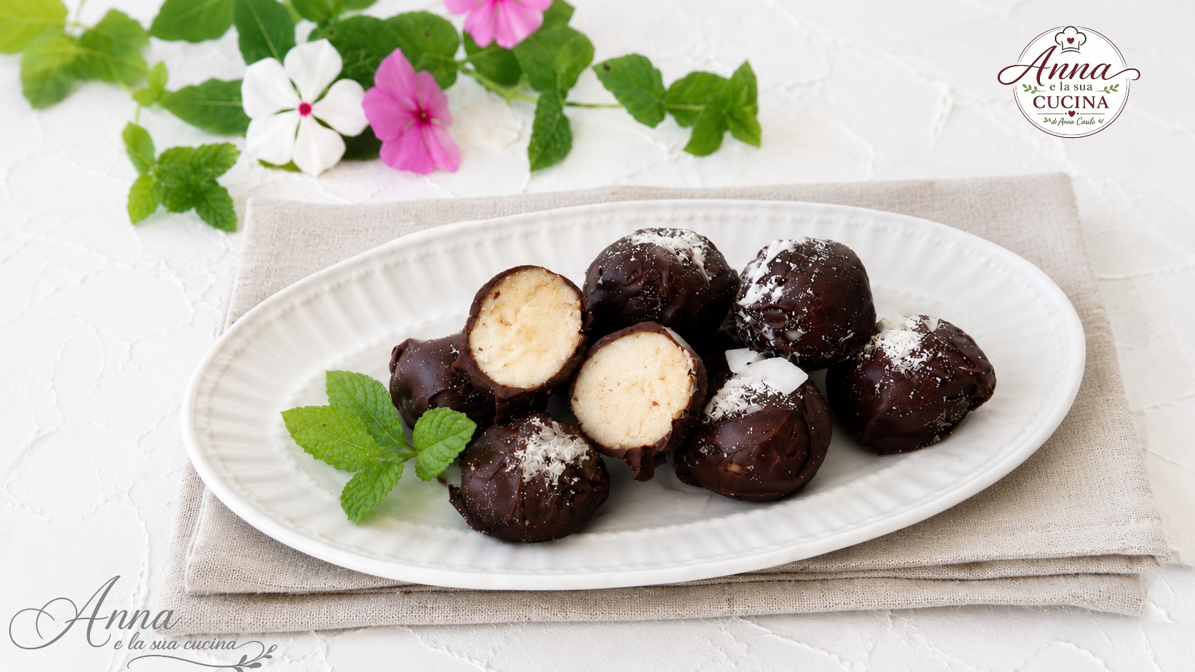 Bon bon al cocco e mascarpone ricoperti di cioccolato