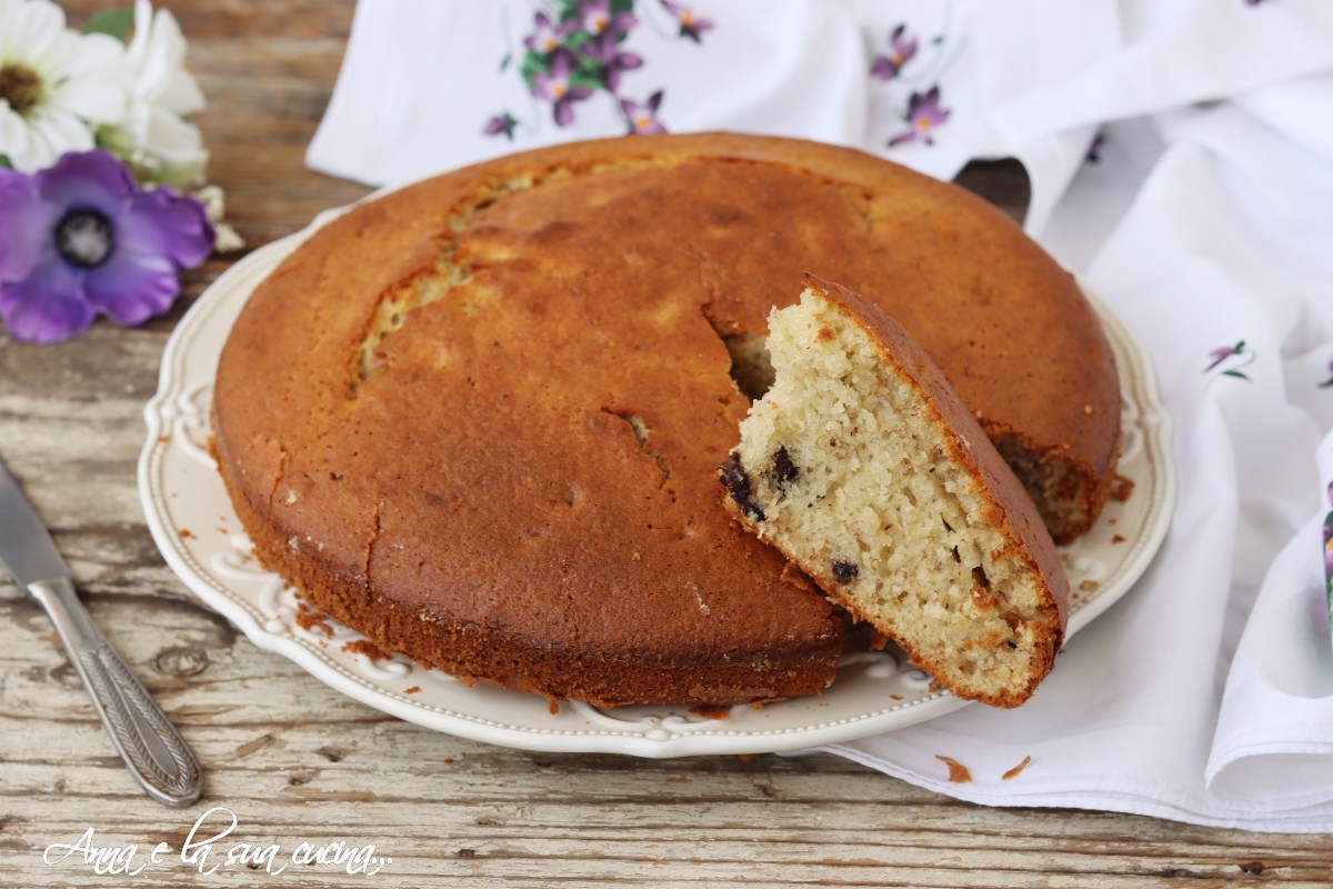 Torta morbida con banane e cioccolato