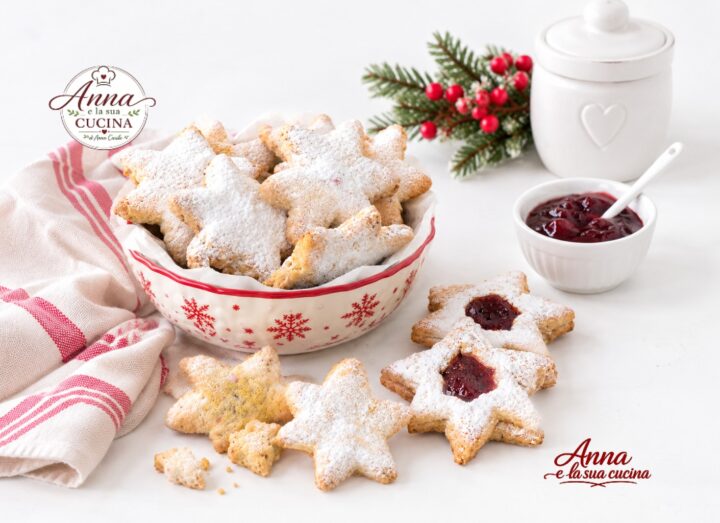 Biscotti stelle di natale con mandorle