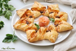 Stella di pasta sfoglia con formaggio e salmone