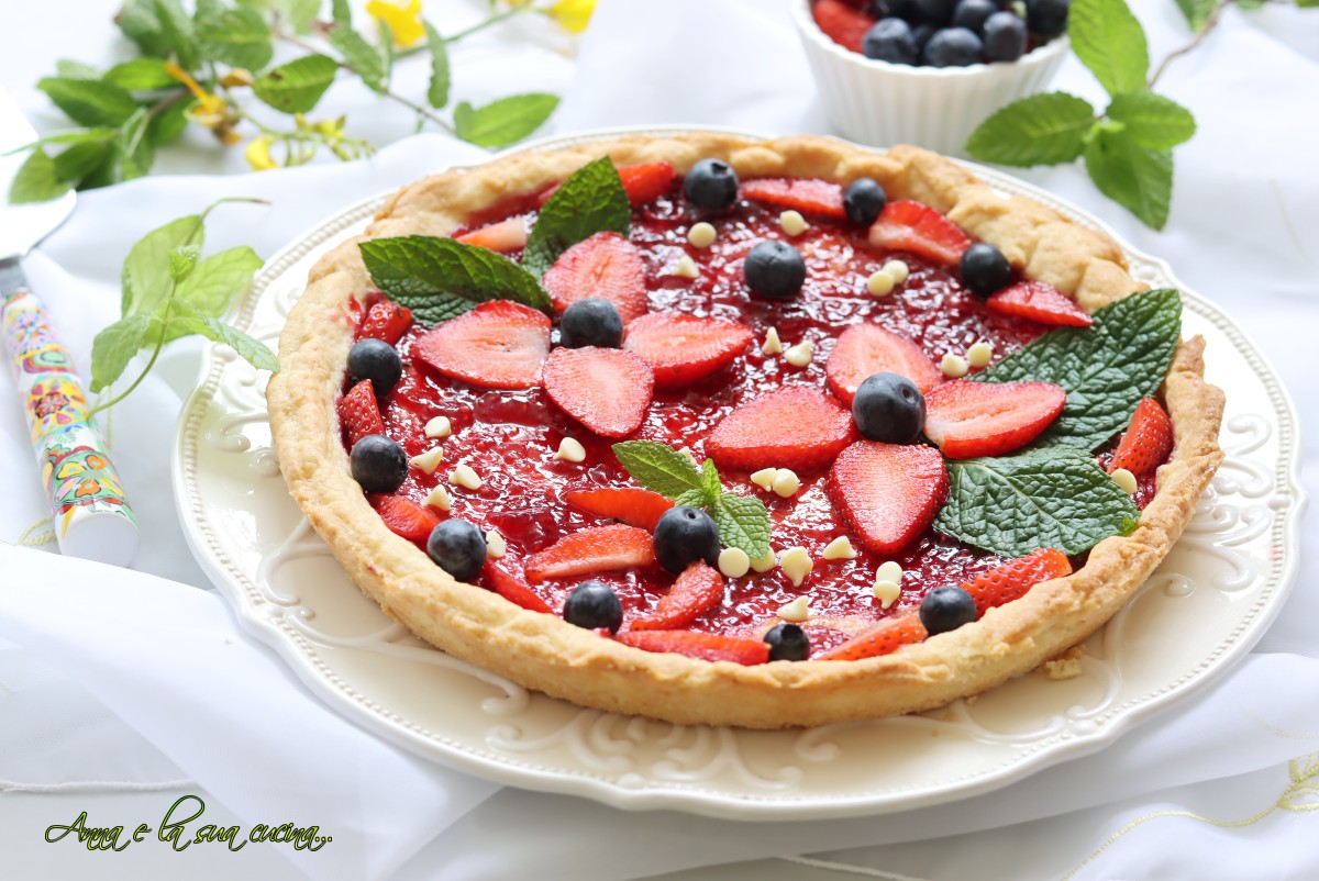 Crostata con confettura fragole e mirtilli