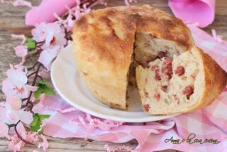 Lievitato pasquale salato con formaggio e salame