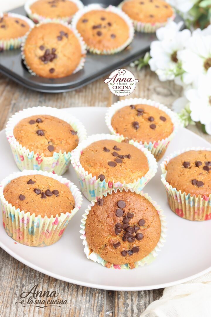 Muffin con farina integrale e gocce di cioccolato