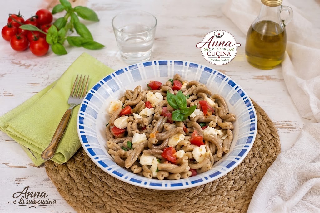 caserecce con pomodoro e mozzarella 