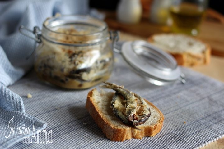 Acciughe sotto sale