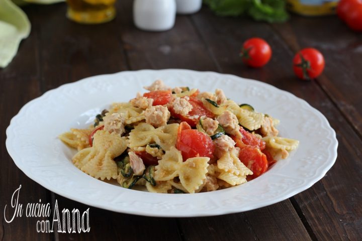 Pasta zucchine,pomodorini e tonno