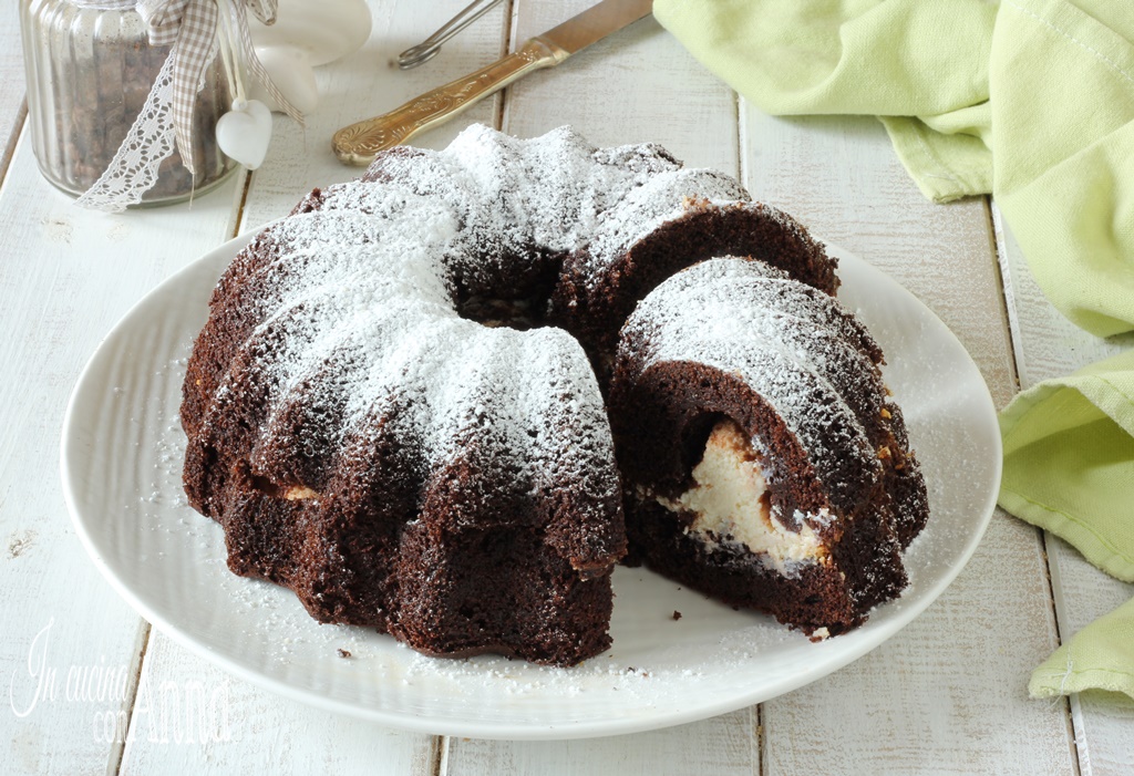 Ciambella al cioccolato e cuore al cocco