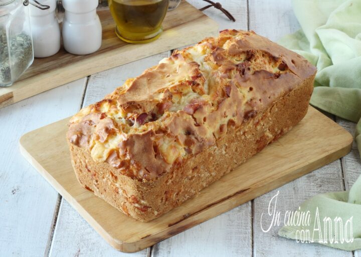 Plumcake salato con salumi e formaggio