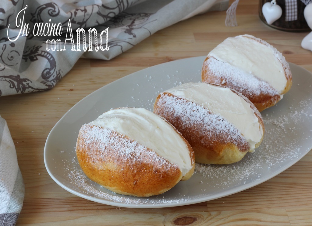 Brioche Nuvolette Con Crema Chantilly Sofficissime E Con Una Farcitura Golosissima Ricetta