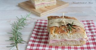 focaccia ripiena mortadella e pecorino