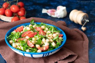 ceci pomodori e rucola